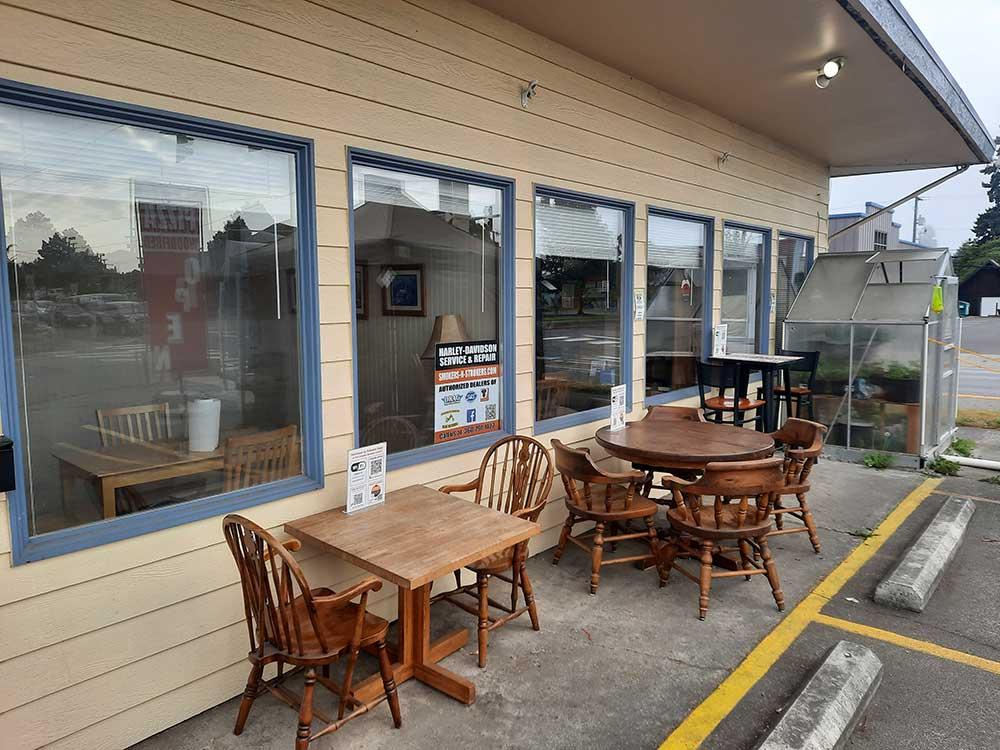 Outdoor Dining at Pofokes Woodfired Pizza in Port Angeles